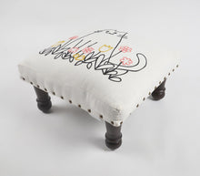  Garden Cat Embroidery Upholstered Stool